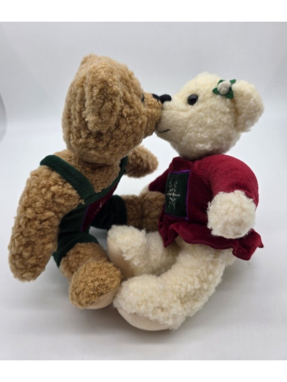Hallmark Kiss Kiss Mistletoe Magnetic Kissing Teddy Bear Pair Christmas Plush - Picture 1 of 15